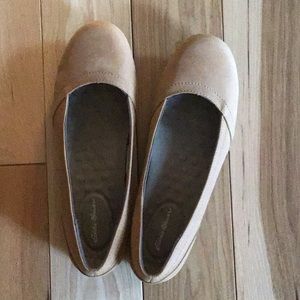Eddie Bauer Tan Flats